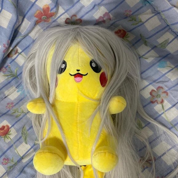 Long Silver Wig - Picture 3 of 3